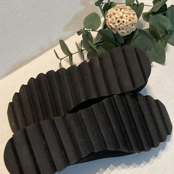 DKNY NEW LADIES SLIP ON TENNIS SHOES - Picture 5 of 8